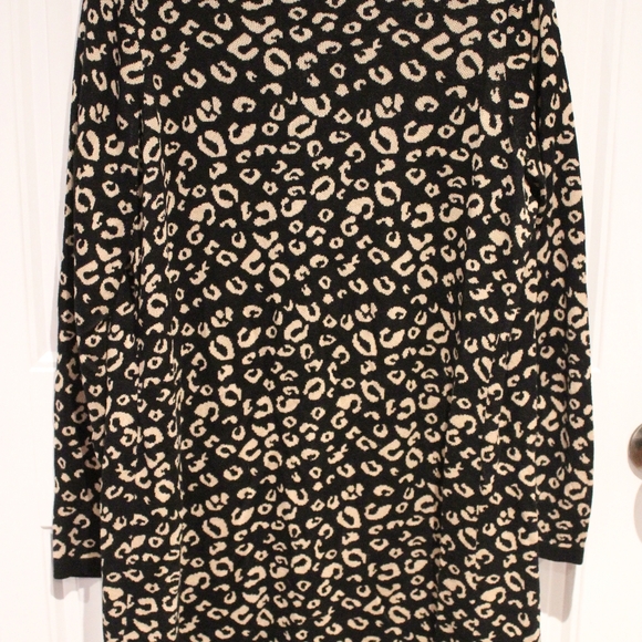 2/$30 🏷 Lily Morgan Black Leopard Knit Open Front Cardigan Size M - Picture 3 of 3